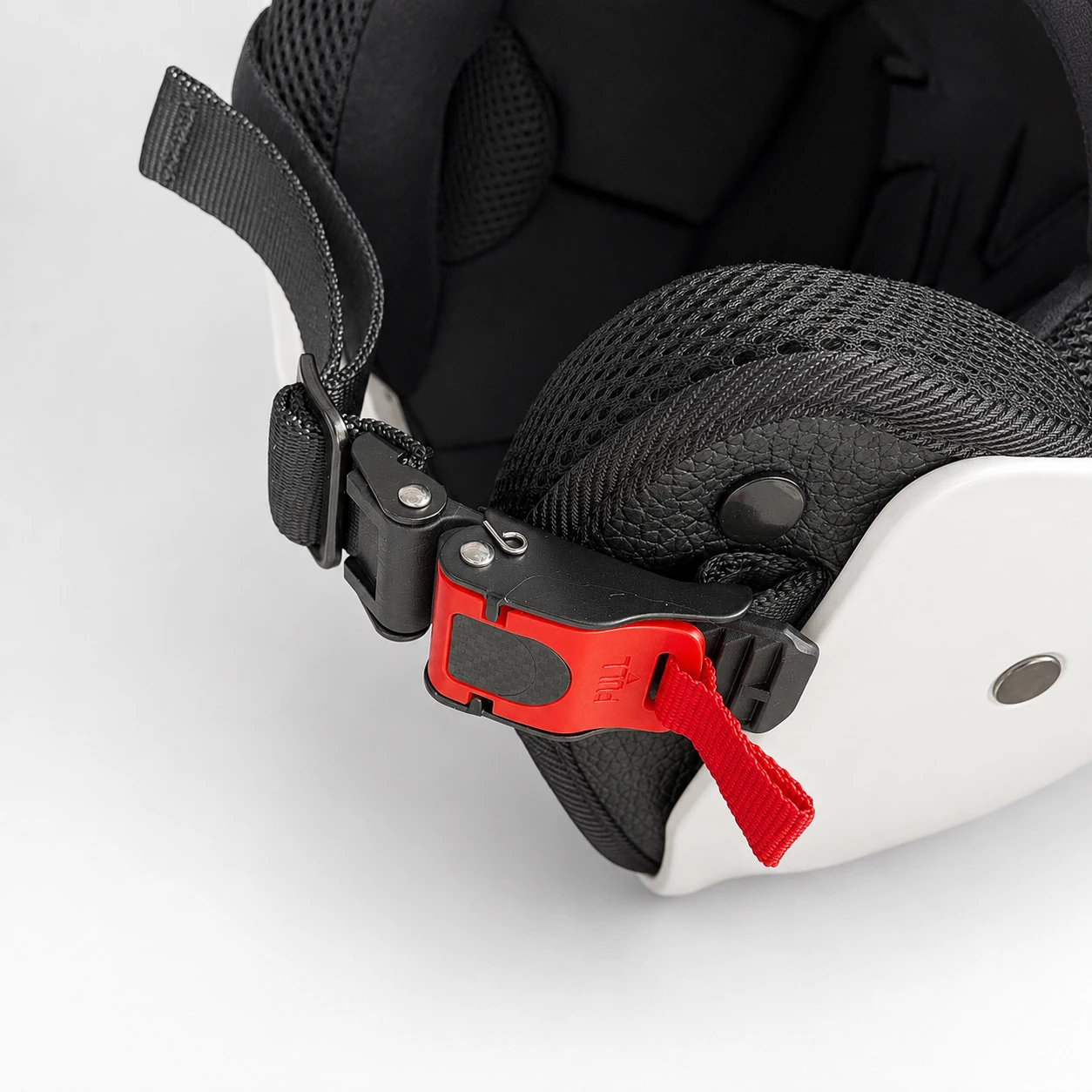 Close-up of the RQV WT-506 Pearl White helmet micrometric buckle and inner padding.